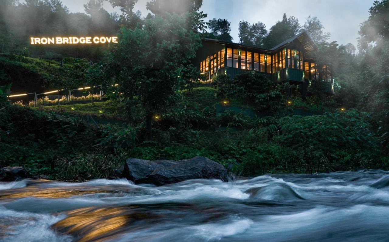 Iron Bridge Cove Villa Meppadi Bagian luar foto