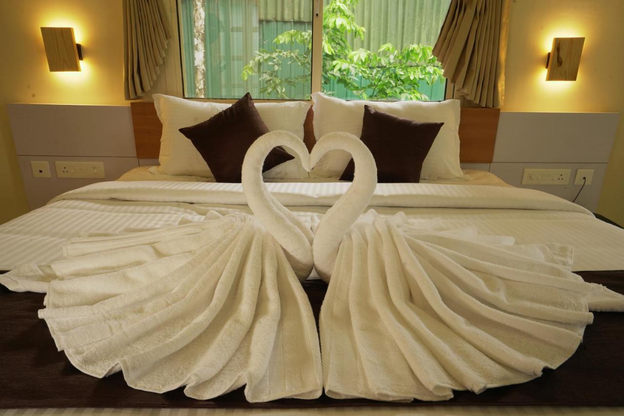 Iron Bridge Cove Villa Meppadi Bagian luar foto